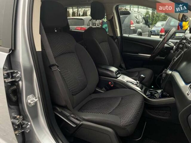 Серый Додж Джорни, объемом двигателя 2.36 л и пробегом 97 тыс. км за 11490 $, фото 22 на Automoto.ua