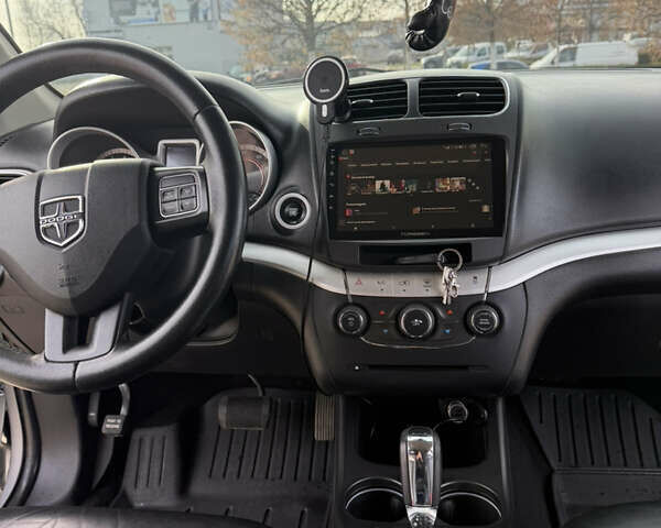 Сірий Додж Джорні, об'ємом двигуна 2.36 л та пробігом 137 тис. км за 14000 $, фото 13 на Automoto.ua