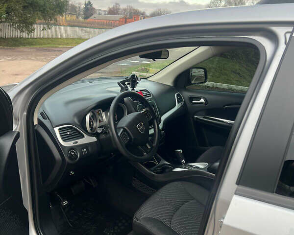 Серый Додж Джорни, объемом двигателя 2.4 л и пробегом 112 тыс. км за 13000 $, фото 5 на Automoto.ua