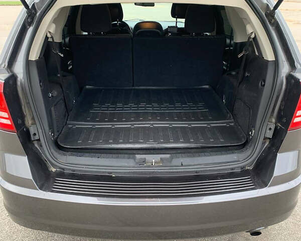 Серый Додж Джорни, объемом двигателя 2.36 л и пробегом 105 тыс. км за 13500 $, фото 4 на Automoto.ua