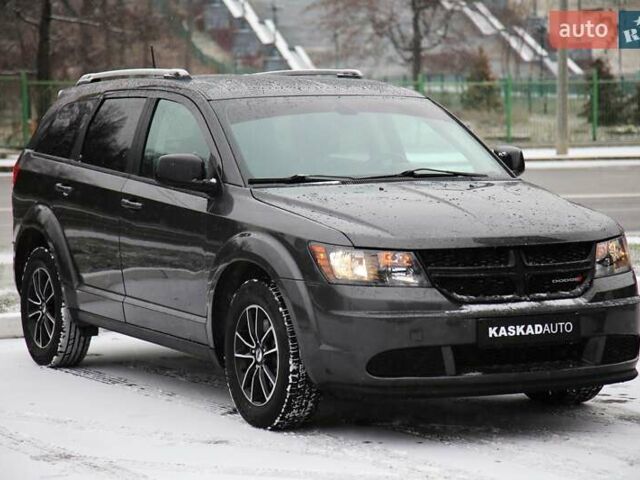 Серый Додж Джорни, объемом двигателя 2.36 л и пробегом 157 тыс. км за 13900 $, фото 2 на Automoto.ua