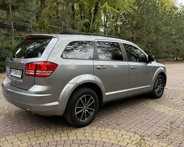 Серый Додж Джорни, объемом двигателя 2.4 л и пробегом 177 тыс. км за 12999 $, фото 3 на Automoto.ua