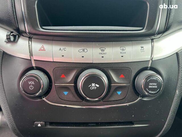 Серый Додж Джорни, объемом двигателя 2.4 л и пробегом 58 тыс. км за 13490 $, фото 27 на Automoto.ua