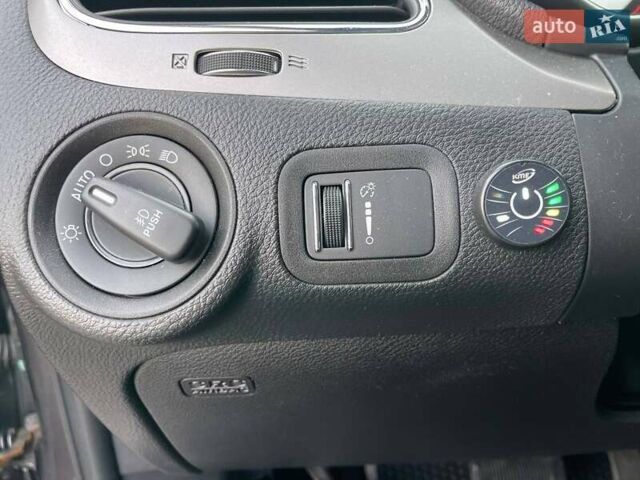 Серый Додж Джорни, объемом двигателя 3.61 л и пробегом 98 тыс. км за 17990 $, фото 13 на Automoto.ua