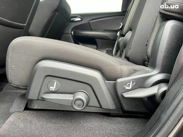 Серый Додж Джорни, объемом двигателя 2.4 л и пробегом 58 тыс. км за 13490 $, фото 34 на Automoto.ua