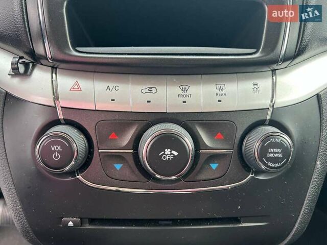 Сірий Додж Джорні, об'ємом двигуна 2.4 л та пробігом 58 тис. км за 13390 $, фото 27 на Automoto.ua