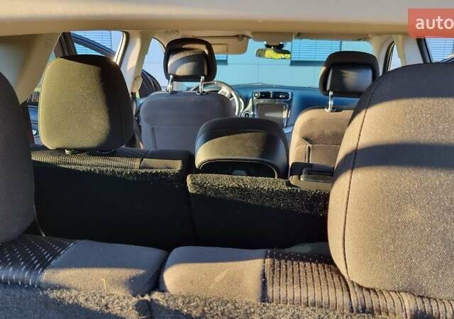 Серый Додж Джорни, объемом двигателя 2.4 л и пробегом 176 тыс. км за 11800 $, фото 15 на Automoto.ua