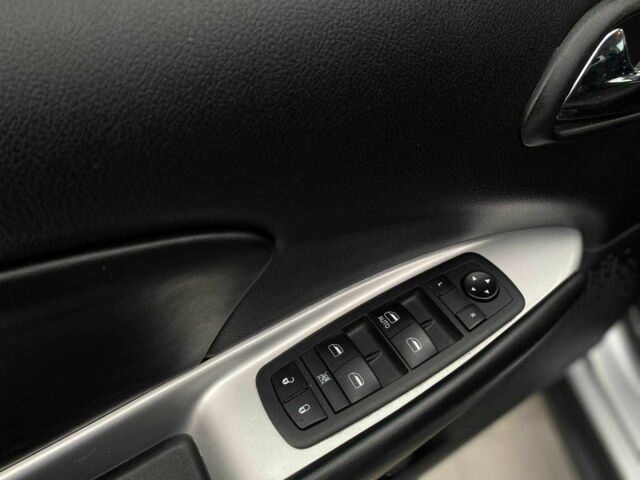 Серый Додж Джорни, объемом двигателя 2.4 л и пробегом 97 тыс. км за 11490 $, фото 9 на Automoto.ua