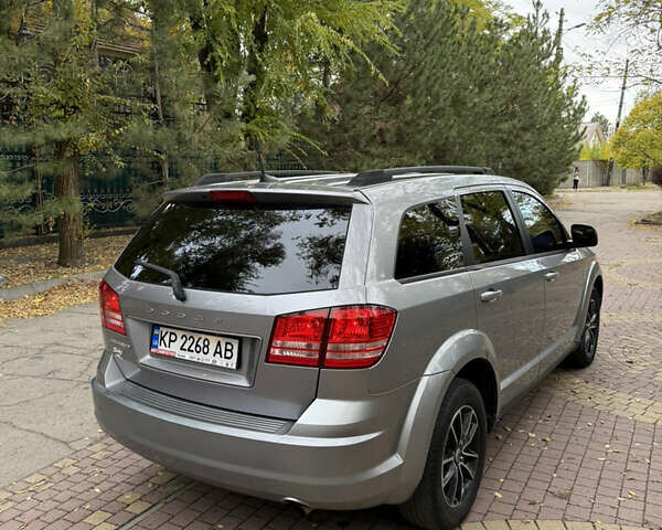 Серый Додж Джорни, объемом двигателя 2.4 л и пробегом 177 тыс. км за 12999 $, фото 4 на Automoto.ua