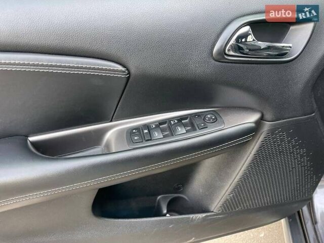 Серый Додж Джорни, объемом двигателя 3.61 л и пробегом 98 тыс. км за 17990 $, фото 12 на Automoto.ua