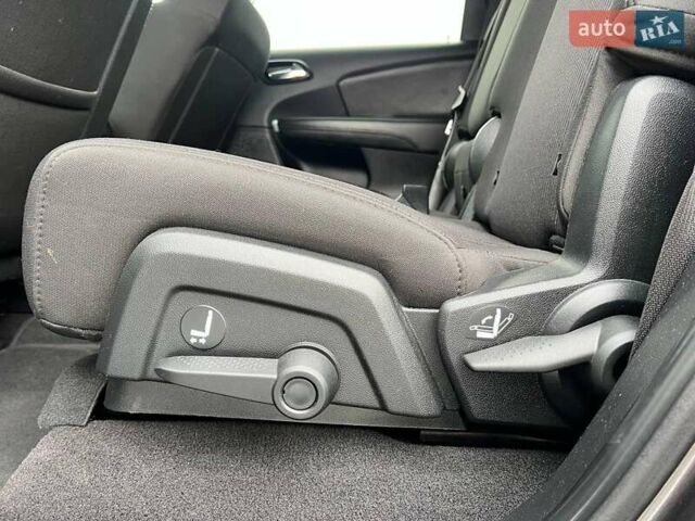 Сірий Додж Джорні, об'ємом двигуна 2.4 л та пробігом 58 тис. км за 13390 $, фото 34 на Automoto.ua