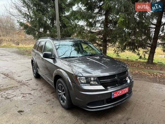 Серый Додж Джорни, объемом двигателя 2.4 л и пробегом 175 тыс. км за 10700 $, фото 1 на Automoto.ua