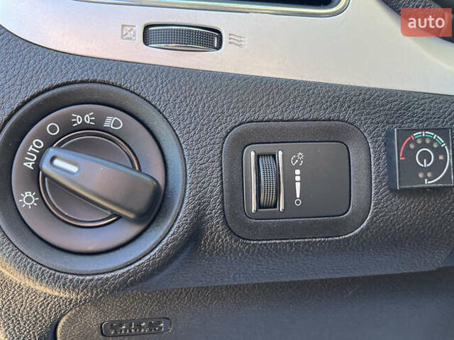 Серый Додж Джорни, объемом двигателя 2.36 л и пробегом 123 тыс. км за 13150 $, фото 17 на Automoto.ua