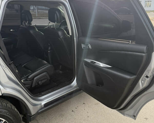 Сірий Додж Джорні, об'ємом двигуна 2.36 л та пробігом 137 тис. км за 14000 $, фото 6 на Automoto.ua