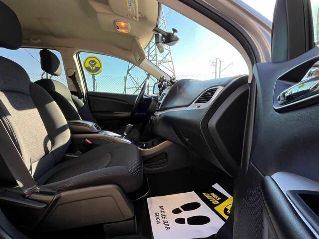 Серый Додж Джорни, объемом двигателя 2.4 л и пробегом 123 тыс. км за 13150 $, фото 22 на Automoto.ua