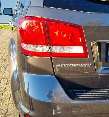 Серый Додж Джорни, объемом двигателя 2.4 л и пробегом 176 тыс. км за 11800 $, фото 2 на Automoto.ua