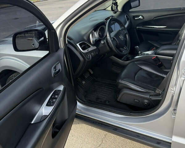 Сірий Додж Джорні, об'ємом двигуна 2.36 л та пробігом 137 тис. км за 14000 $, фото 9 на Automoto.ua