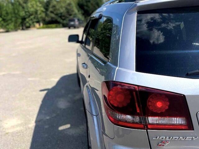 Серый Додж Джорни, объемом двигателя 3.6 л и пробегом 142 тыс. км за 13200 $, фото 5 на Automoto.ua