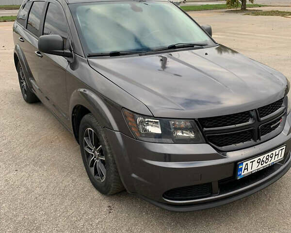Серый Додж Джорни, объемом двигателя 2.36 л и пробегом 105 тыс. км за 13500 $, фото 1 на Automoto.ua