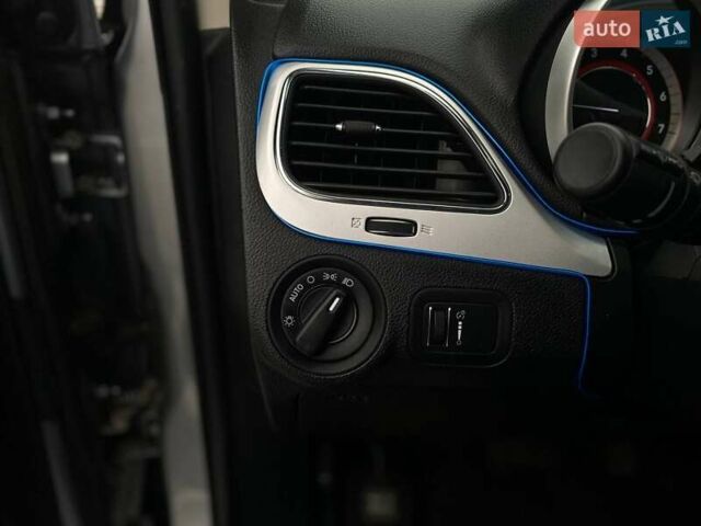 Серый Додж Джорни, объемом двигателя 2.36 л и пробегом 97 тыс. км за 11490 $, фото 27 на Automoto.ua