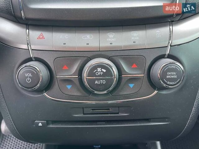 Серый Додж Джорни, объемом двигателя 3.61 л и пробегом 98 тыс. км за 17990 $, фото 20 на Automoto.ua