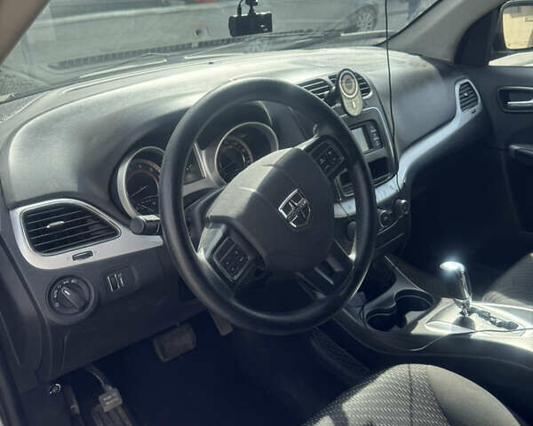 Серый Додж Джорни, объемом двигателя 2.36 л и пробегом 109 тыс. км за 11199 $, фото 5 на Automoto.ua