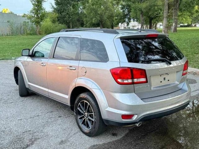 Серый Додж Джорни, объемом двигателя 3.6 л и пробегом 75 тыс. км за 2400 $, фото 2 на Automoto.ua