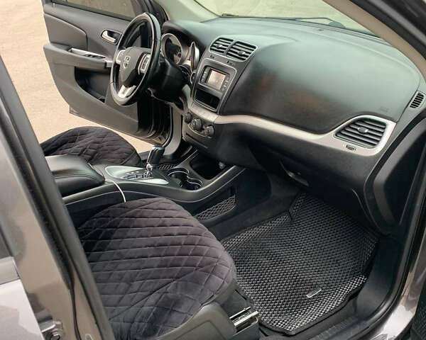 Серый Додж Джорни, объемом двигателя 2.36 л и пробегом 105 тыс. км за 13500 $, фото 10 на Automoto.ua