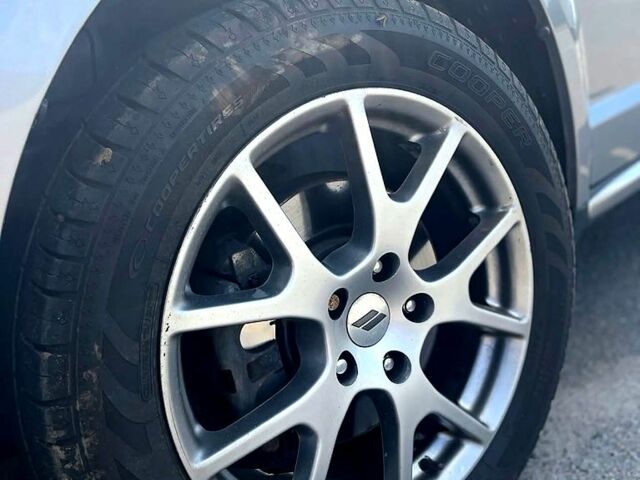 Серый Додж Джорни, объемом двигателя 3.6 л и пробегом 142 тыс. км за 13200 $, фото 11 на Automoto.ua