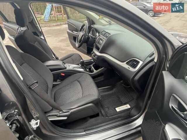 Серый Додж Джорни, объемом двигателя 2.36 л и пробегом 105 тыс. км за 12999 $, фото 12 на Automoto.ua