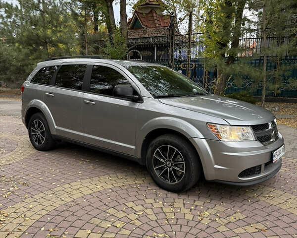 Серый Додж Джорни, объемом двигателя 2.4 л и пробегом 177 тыс. км за 12999 $, фото 1 на Automoto.ua