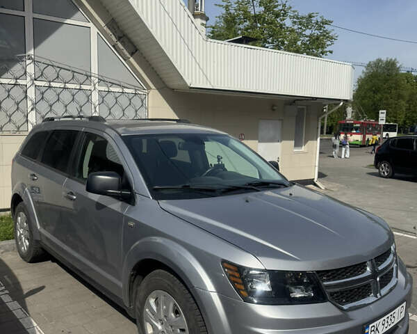Серый Додж Джорни, объемом двигателя 2.36 л и пробегом 109 тыс. км за 11199 $, фото 2 на Automoto.ua
