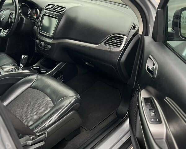 Серый Додж Джорни, объемом двигателя 2.36 л и пробегом 145 тыс. км за 13799 $, фото 17 на Automoto.ua