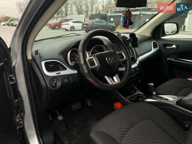 Серый Додж Джорни, объемом двигателя 2.36 л и пробегом 97 тыс. км за 11490 $, фото 19 на Automoto.ua