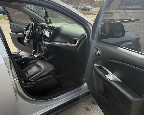 Сірий Додж Джорні, об'ємом двигуна 2.36 л та пробігом 137 тис. км за 14000 $, фото 11 на Automoto.ua