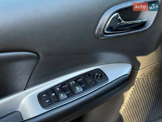 Серый Додж Джорни, объемом двигателя 2.36 л и пробегом 108 тыс. км за 12799 $, фото 12 на Automoto.ua