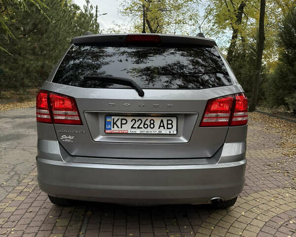 Серый Додж Джорни, объемом двигателя 2.4 л и пробегом 177 тыс. км за 12999 $, фото 5 на Automoto.ua