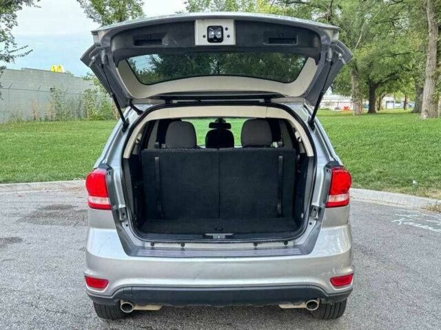 Серый Додж Джорни, объемом двигателя 3.6 л и пробегом 75 тыс. км за 2400 $, фото 17 на Automoto.ua