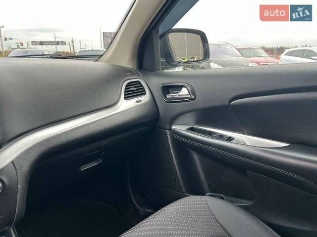 Сірий Додж Джорні, об'ємом двигуна 2.4 л та пробігом 58 тис. км за 13390 $, фото 29 на Automoto.ua