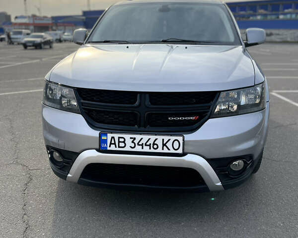 Серый Додж Джорни, объемом двигателя 3.6 л и пробегом 180 тыс. км за 14300 $, фото 2 на Automoto.ua
