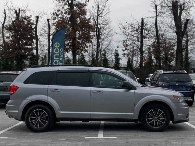 Серый Додж Джорни, объемом двигателя 2.4 л и пробегом 97 тыс. км за 11490 $, фото 3 на Automoto.ua