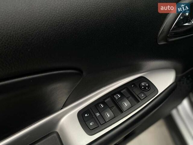 Серый Додж Джорни, объемом двигателя 2.36 л и пробегом 97 тыс. км за 11490 $, фото 17 на Automoto.ua