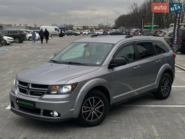 Серый Додж Джорни, объемом двигателя 2.36 л и пробегом 97 тыс. км за 11490 $, фото 1 на Automoto.ua