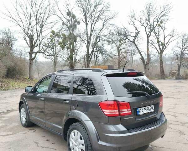 Серый Додж Джорни, объемом двигателя 2.36 л и пробегом 105 тыс. км за 13000 $, фото 2 на Automoto.ua