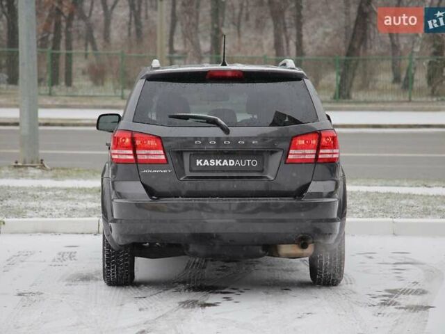 Серый Додж Джорни, объемом двигателя 2.36 л и пробегом 157 тыс. км за 13900 $, фото 4 на Automoto.ua