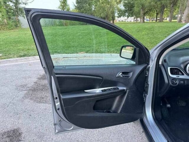 Серый Додж Джорни, объемом двигателя 3.6 л и пробегом 75 тыс. км за 2400 $, фото 7 на Automoto.ua