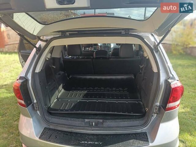 Серый Додж Джорни, объемом двигателя 3.6 л и пробегом 163 тыс. км за 13888 $, фото 12 на Automoto.ua