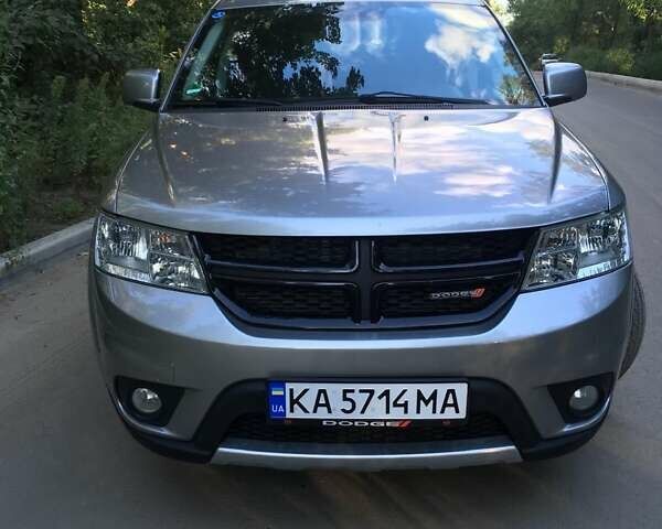 Серый Додж Джорни, объемом двигателя 2.36 л и пробегом 154 тыс. км за 13800 $, фото 4 на Automoto.ua