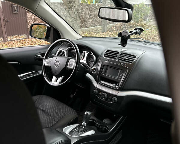 Серый Додж Джорни, объемом двигателя 2.36 л и пробегом 84 тыс. км за 12800 $, фото 13 на Automoto.ua