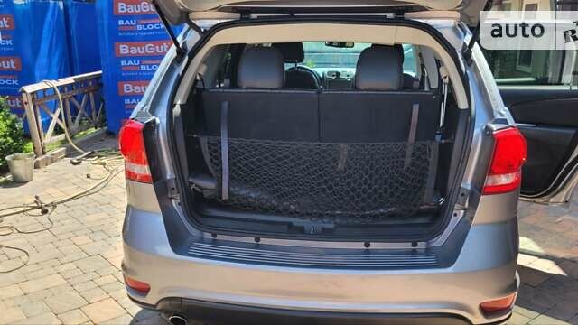 Серый Додж Джорни, объемом двигателя 3.6 л и пробегом 107 тыс. км за 14450 $, фото 12 на Automoto.ua